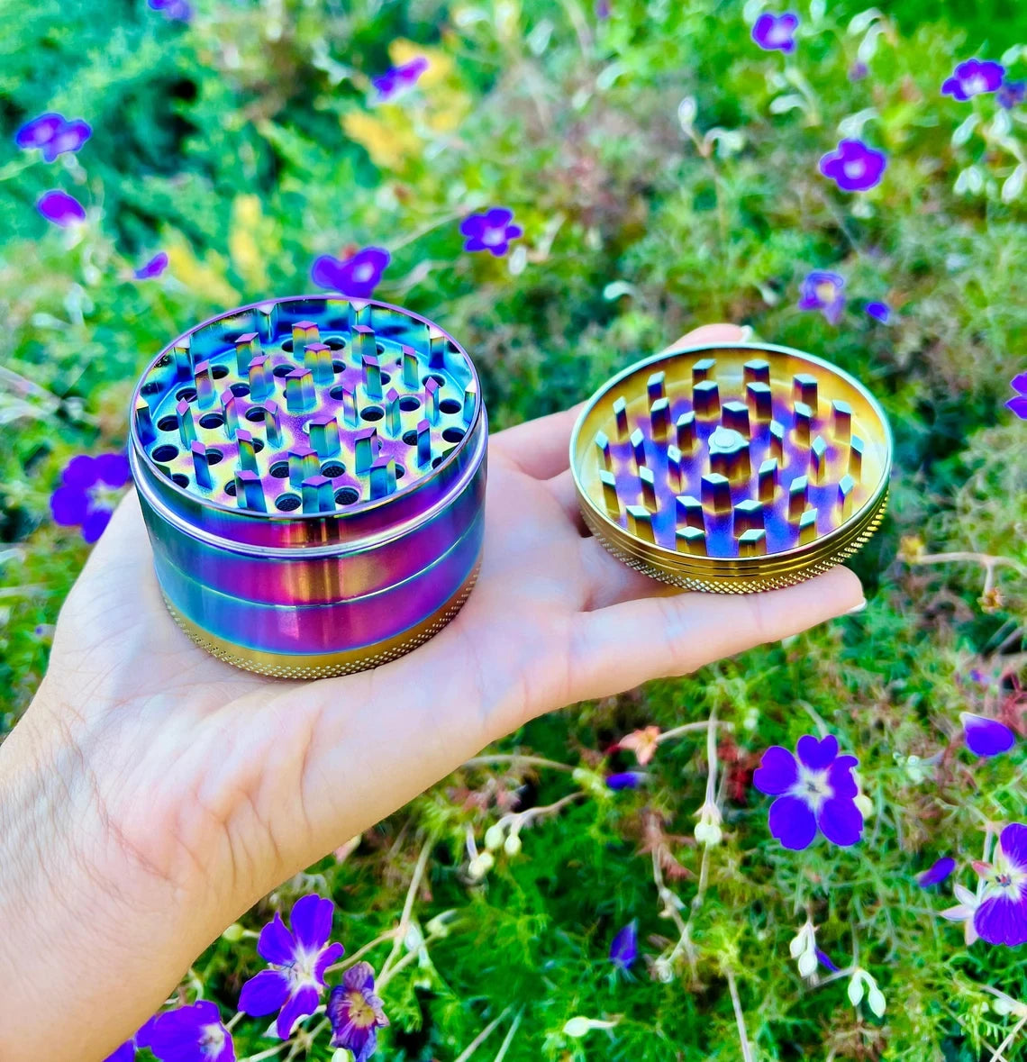 Stylischer 4-teiliger Regenbogen Aluminium-Grinder - Cannabiothek