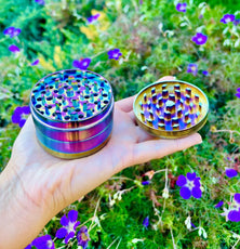 Stylischer 4-teiliger Regenbogen Aluminium-Grinder - Cannabiothek