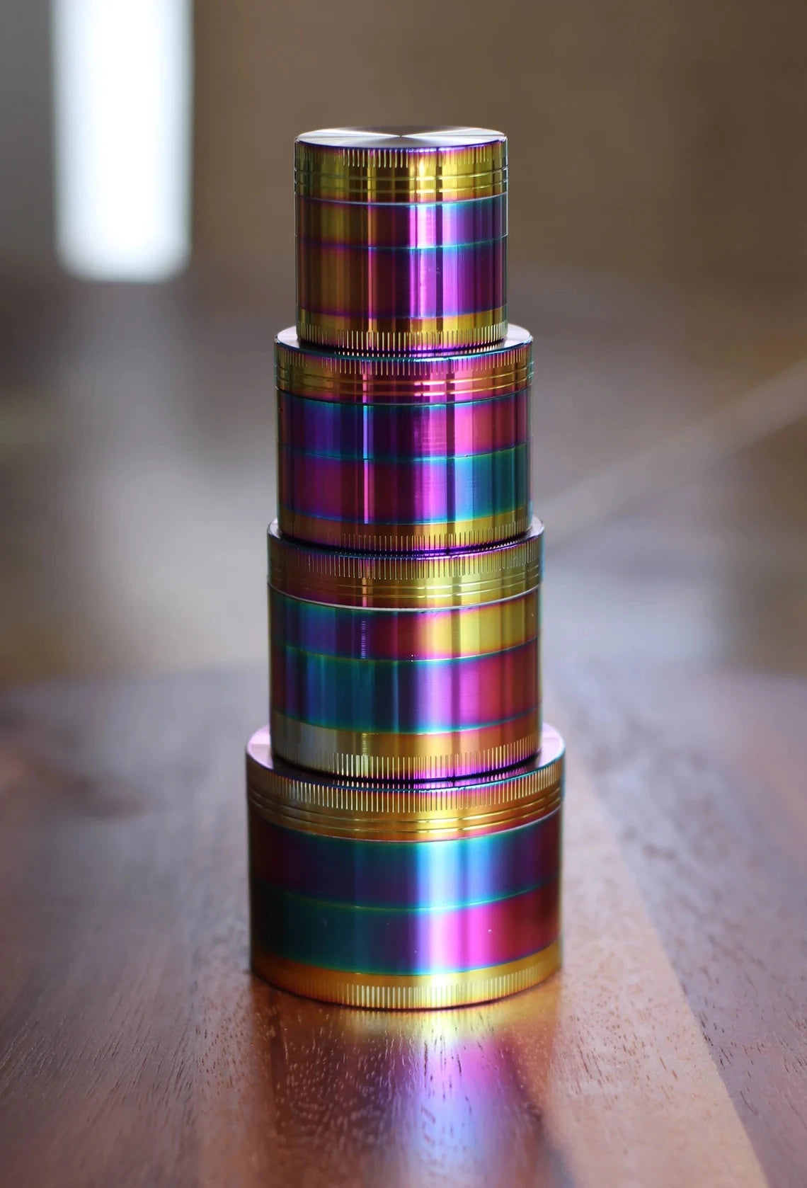 Stylischer 4-teiliger Regenbogen Aluminium-Grinder - Cannabiothek